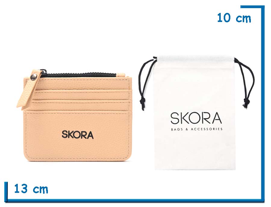 SKORA TARJETERO BEIGE GRANEADO EN BOLSA DE TELA