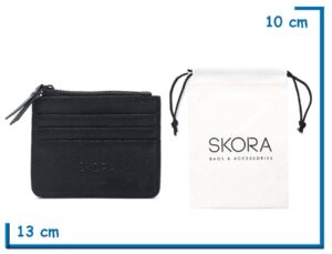 SKORA TARJETERO NEGRO GRANEADO EN BOLSA DE TELA