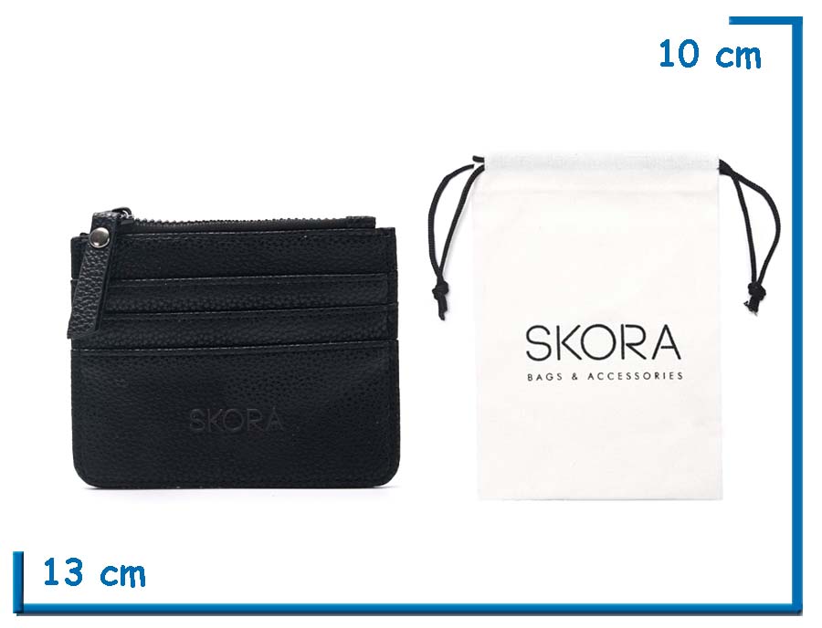 SKORA TARJETERO NEGRO GRANEADO EN BOLSA DE TELA